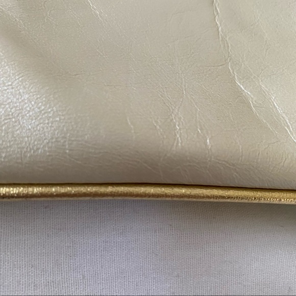 Vintage Ruth Saltz Pearl/Gold Leather Rose Wristlet Clutch Purse - Picture 4 of 7